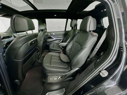 Used 2024 BMW X7 xDrive40i w/ Premium Package image 31