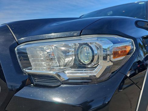 Used 2021 Toyota Tacoma TRD Off-Road w/ Technology Package image 29