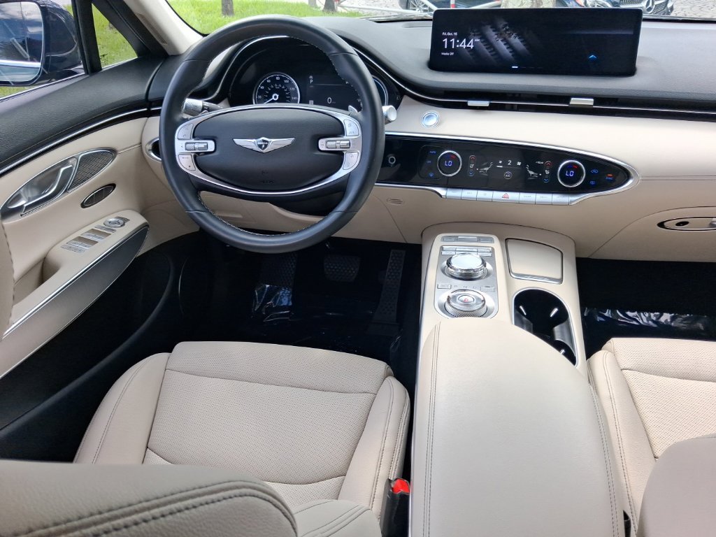 Used 2022 Genesis GV70 2.5T w/ Select Package AWD/4WD image 10