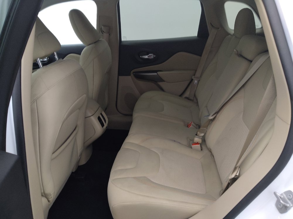 Used 2021 Jeep Cherokee Latitude FWD image 18