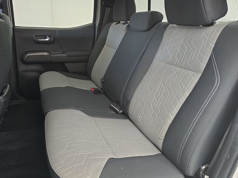 Used 2022 Toyota Tacoma TRD Sport image 13