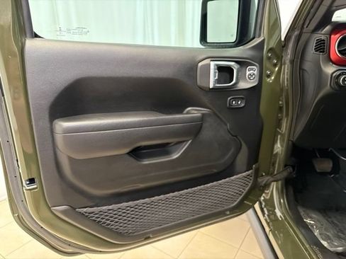 Used 2022 Jeep Gladiator Rubicon w/ Cold Weather Group AWD/4WD image 11