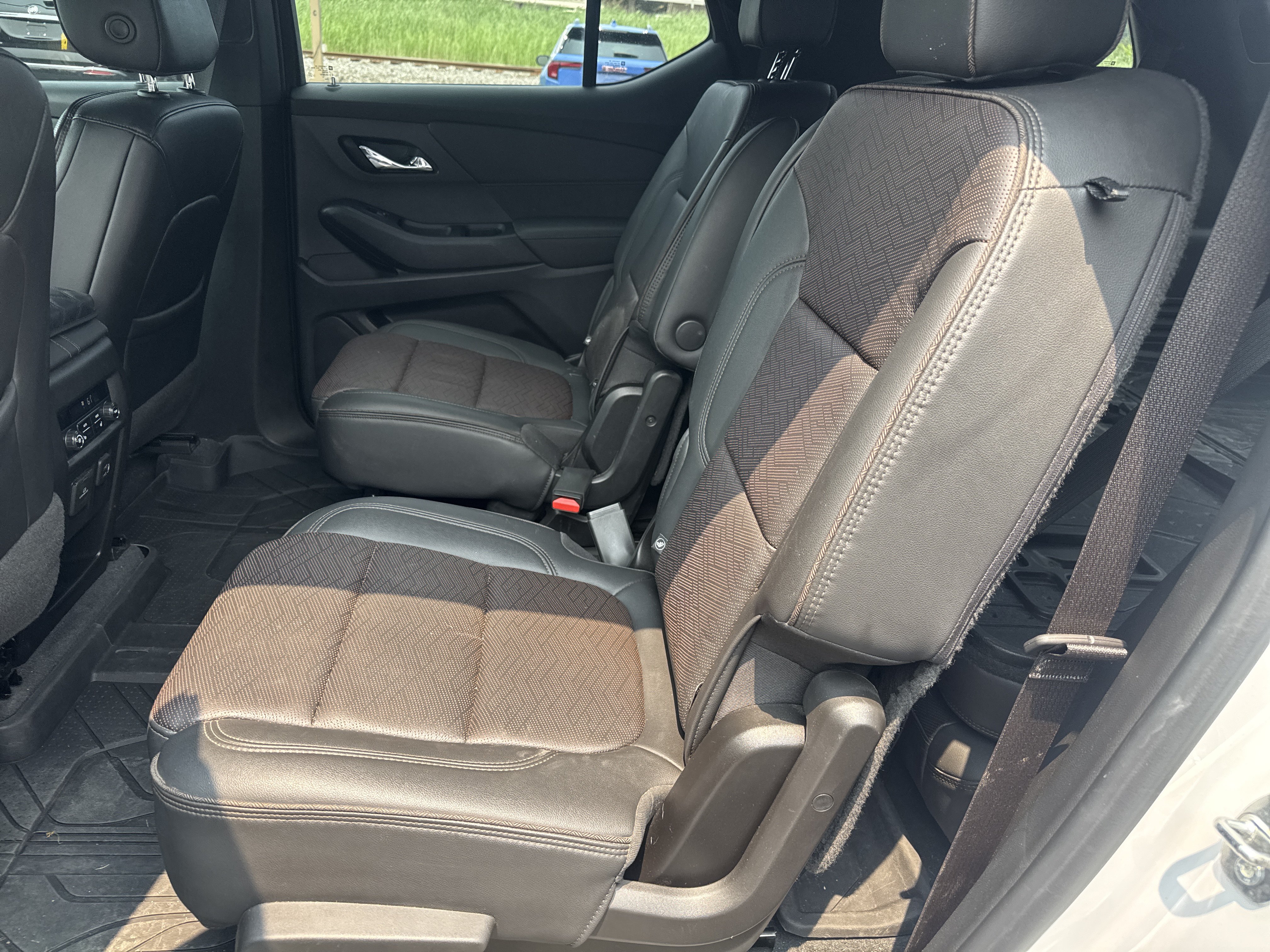 Used 2022 Chevrolet Traverse High Country w/ LPO, Floor Liner Package AWD/4WD image 13