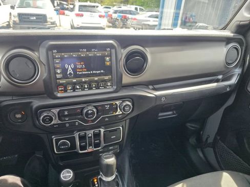 Used 2021 Jeep Gladiator Sport image 16