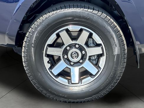 Certified 2022 Toyota 4Runner TRD Off-Road Premium AWD/4WD image 26