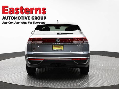 Used 2024 Volkswagen Atlas Cross Sport SE FWD image 5