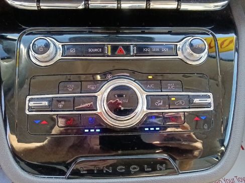 Used 2021 Lincoln Corsair Reserve w/ Equipment Group 201A image 24