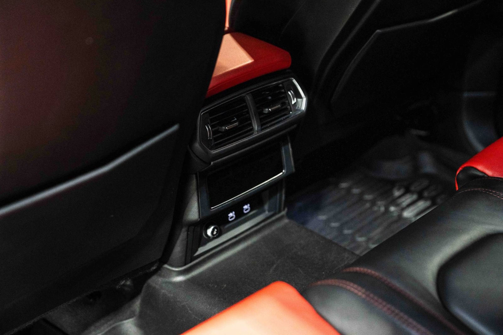 Used 2022 Lamborghini Urus AWD/4WD image 42