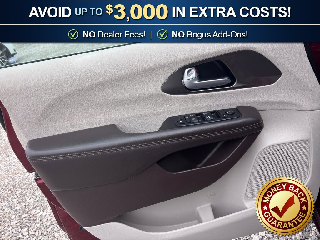 Used 2017 Chrysler Pacifica Touring FWD image 16