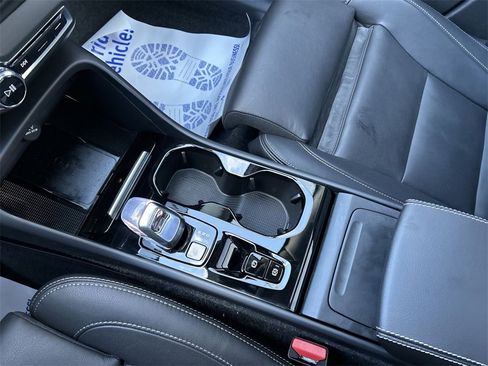 Certified 2025 Volvo XC40 B5 Plus image 22