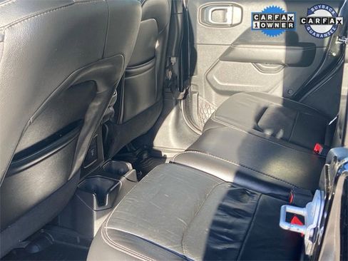 Used 2019 Jeep Wrangler Unlimited Sahara image 10