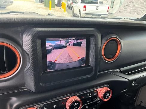 Used 2020 Jeep Gladiator Mojave w/ Cold Weather Group AWD/4WD image 20
