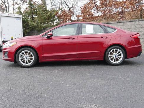Used 2019 Ford Fusion SE image 3