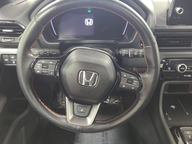 Used 2025 Honda Pilot TrailSport image 28