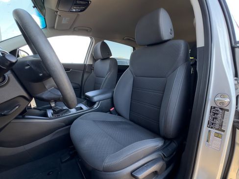 Used 2020 Kia Sorento LX image 4
