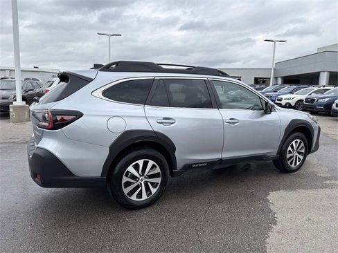 Used 2025 Subaru Outback Premium image 2