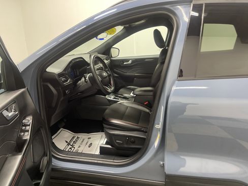 Used 2025 Ford Escape ST-Line image 9