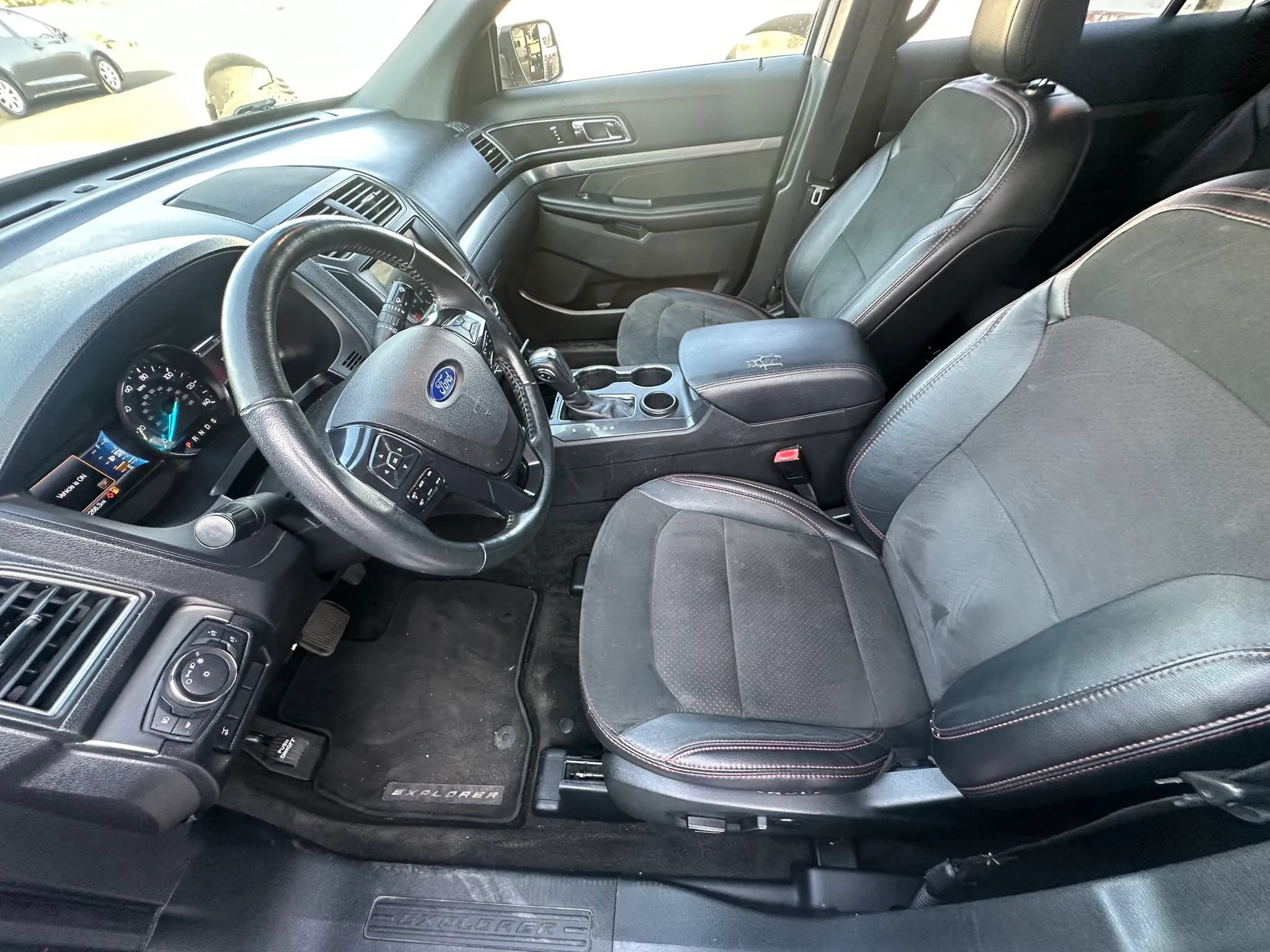 Used 2018 Ford Explorer XLT w/ Equipment Group 202A FWD image 30