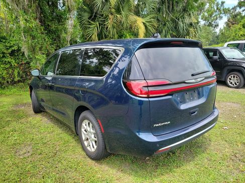 Used 2025 Chrysler Pacifica Select FWD image 5