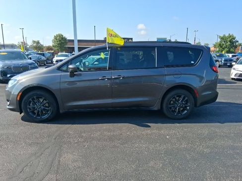 Used 2020 Chrysler Pacifica Touring-L w/ Advanced Safetytec Group AWD/4WD image 10
