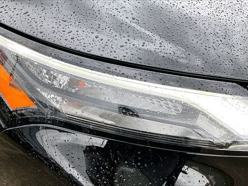 Certified 2025 Nissan Rogue SV FWD image 27