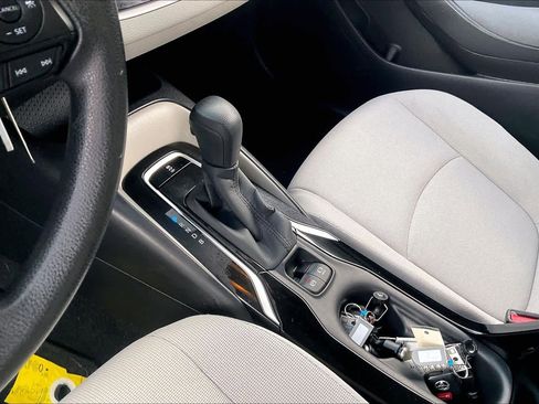Used 2021 Toyota Corolla LE FWD image 13