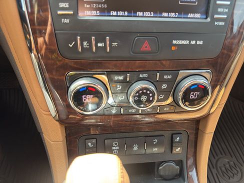 Used 2013 Buick Enclave Leather AWD/4WD image 22