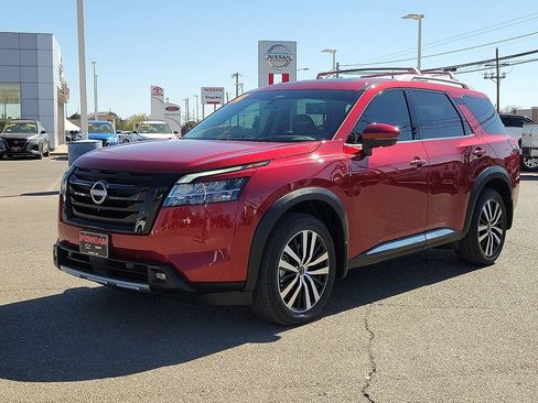 Used 2024 Nissan Pathfinder Platinum w/ Black Appearance Package FWD image 5