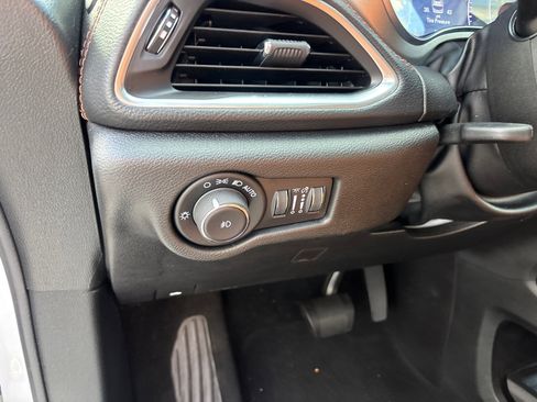 Used 2024 Chrysler Pacifica Pinnacle AWD/4WD image 14