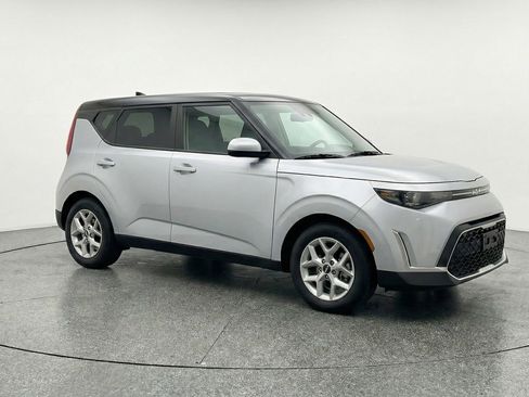 Used 2025 Kia Soul LX w/ LX Technology Package image 1