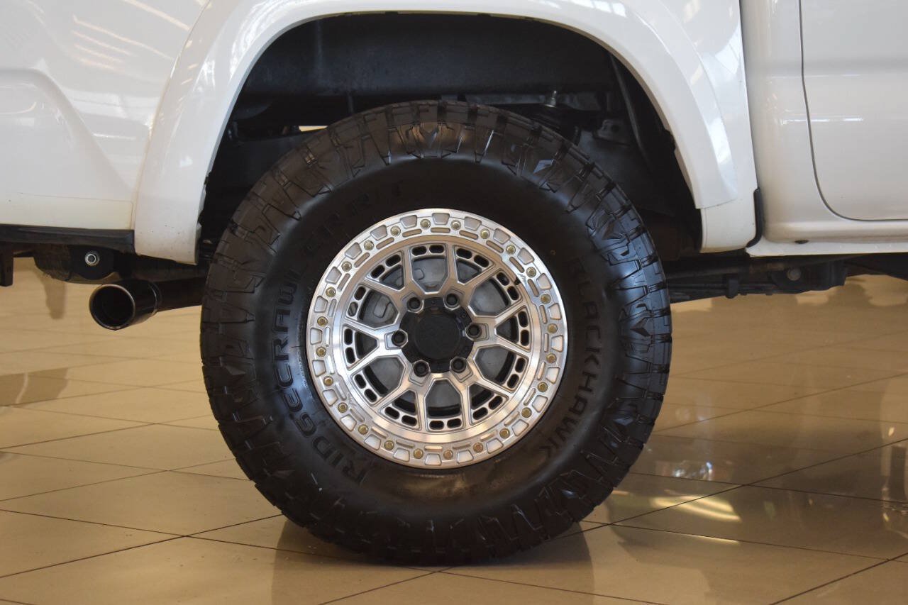 Used 2017 Toyota Tacoma SR5 RWD image 23