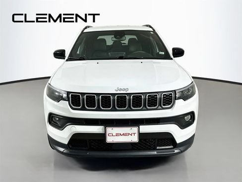 Used 2025 Jeep Compass Latitude AWD/4WD image 3