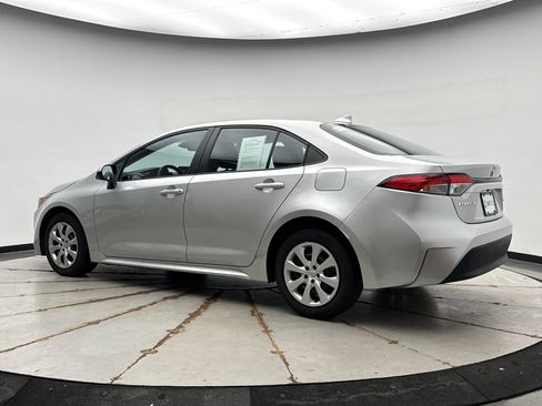 Used 2023 Toyota Corolla LE FWD image 3