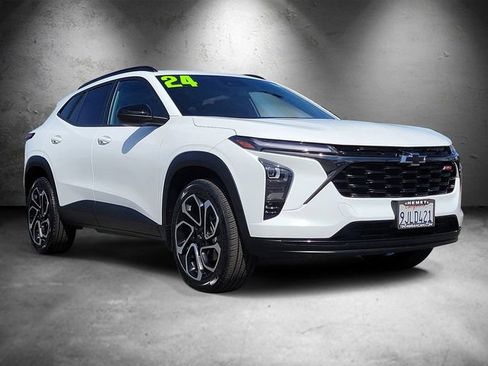 Used 2024 Chevrolet Trax RS w/ Driver Confidence Package image 2