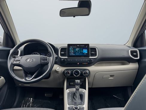 Used 2022 Hyundai Venue Limited image 10