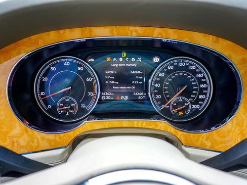 Used 2017 Bentley Bentayga W12 AWD image 13