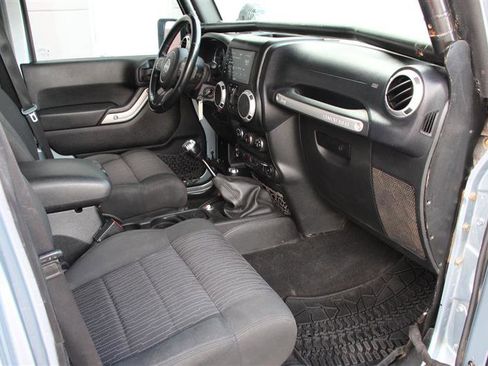 Used 2012 Jeep Wrangler Unlimited Rubicon w/ Dual Top Group AWD/4WD image 17