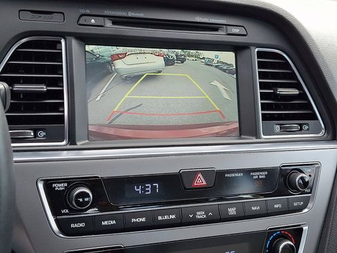 Used 2016 Hyundai Sonata Sport w/ Option Group 03 FWD image 17