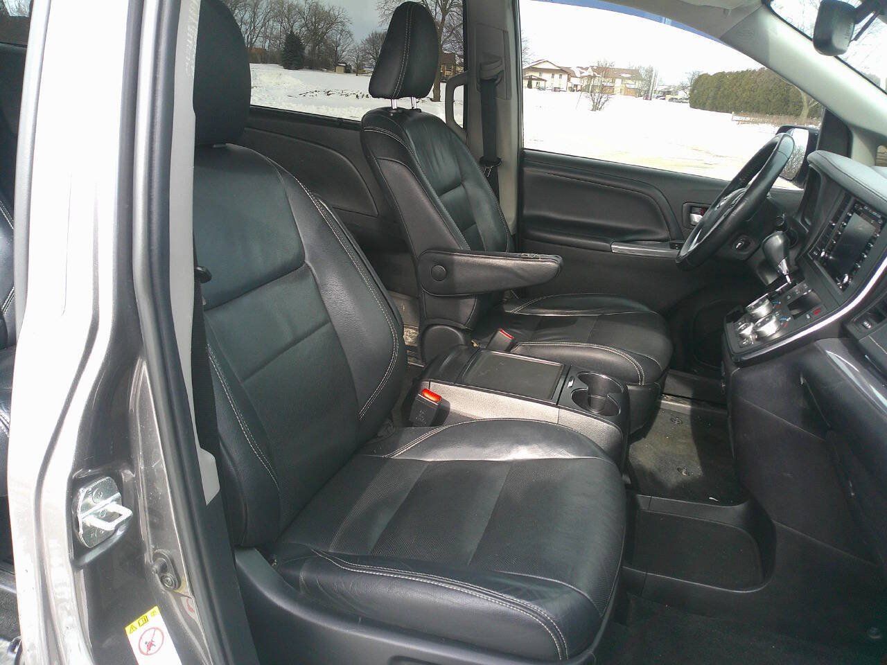 Used 2018 Toyota Sienna SE FWD image 15