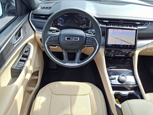 Certified 2023 Jeep Grand Cherokee L Limited w/ Luxury Tech Group II image 14