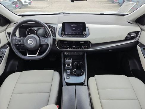 Certified 2021 Nissan Rogue SV w/ Premium Package FWD image 13