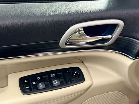 Used 2020 Jeep Grand Cherokee Limited image 16