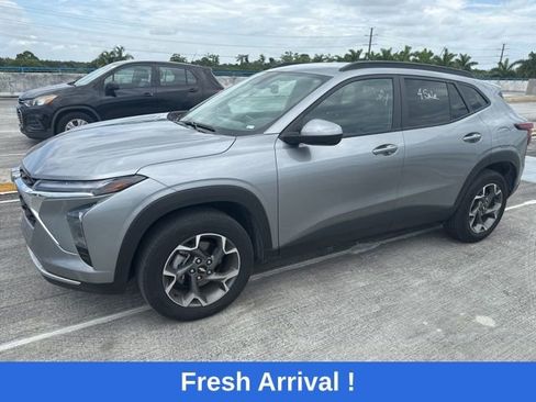Used 2024 Chevrolet Trax LT FWD image 1