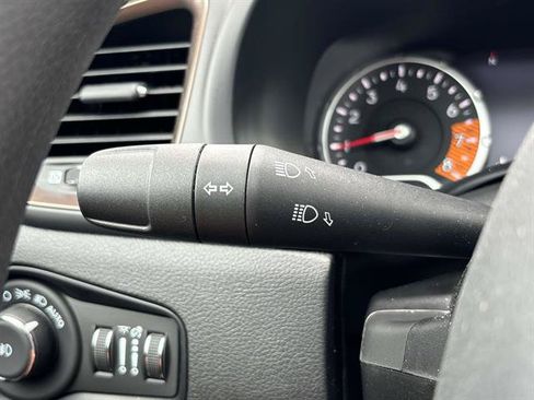 Used 2023 Jeep Renegade Latitude w/ Sun/Sound Group AWD/4WD image 31