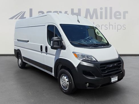 Used 2025 RAM ProMaster 2500 w/ Convenience Group FWD image 7