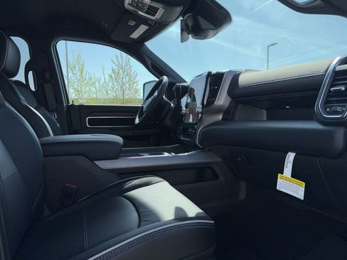 New 2026 RAM 2500 Laramie AWD/4WD image 14
