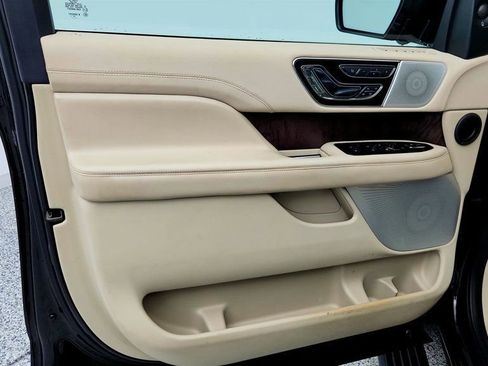 Used 2020 Lincoln Navigator Reserve w/ Equipment Group 208A Reserve image 11