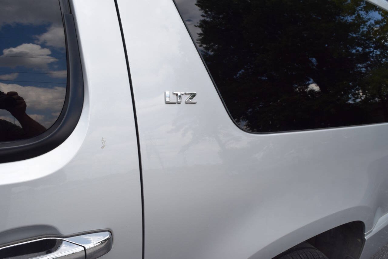 Used 2014 Chevrolet Suburban LTZ RWD image 8