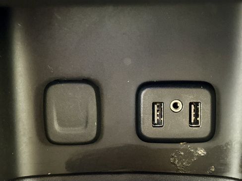 Used 2019 GMC Acadia SLE w/ Driver Alert Package I image 17