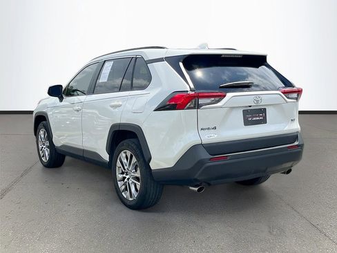 Used 2021 Toyota RAV4 XLE Premium FWD image 5